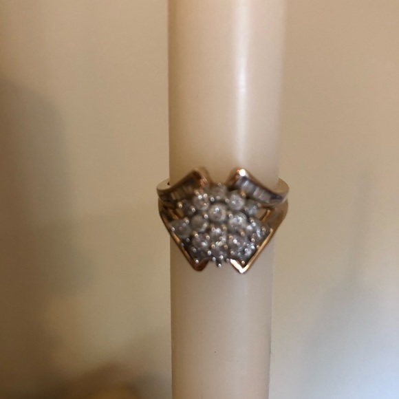 VINTAGE Diamond bow shaped ring.💎💎💍 - Picture 6 of 6
